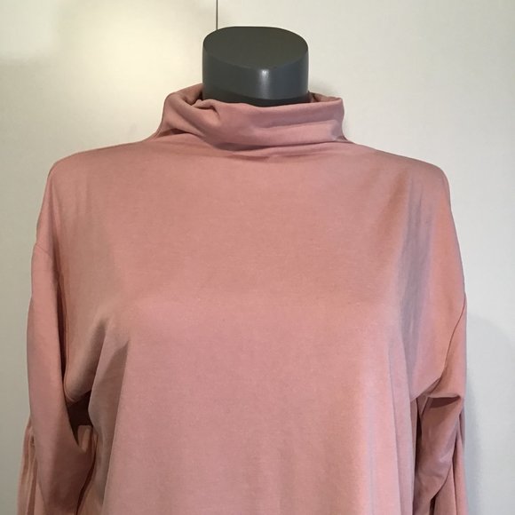 Gabby Isabella Turtleneck with Rouched Sleeves  Size XL - Picture 2 of 14